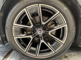 BMWならではの卓越した走りを支えるホイールと足回りです!日本車の走りに慣れている方にもぜひ体感して頂きたいほど、高いレベルでまとまっています!