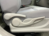 【運転席シートヒーター装備】 座面と背面を温め、寒い日のドライブを快適にします。