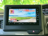 停車時にTV視聴が可能なエンターテインメント機能。お子様連れのご家族に喜ばれる機能です。安全のため、走行中の視聴はご遠慮ください。