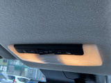 優しいルームランプが車内を照らしてくれます。