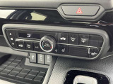 オート・エアコンディショナー。設定した温度で、車内の快適さを保ちます。