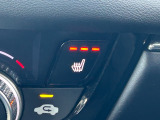 【シートヒーター】雨の日や冷えた車内でも、シートの座面をやさしく温め快適な運転をサポート。