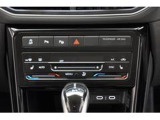 【エアコン】2ゾーンフルオートエアコンディショナー(運転席/助手席)になっております。暑がりの方と寒がりの方が同席しても大丈夫です。タッチスライダー操作。