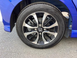 純正アルミホイールです。足元が引き立つので、車全体のイメージがアップしますよ!