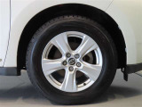 純正のアルミホイール装着車です。タイヤサイズは225/65R17です。