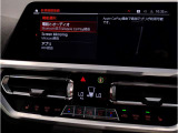 シフトレバー周辺に搭載されたiDrive(ナビのコントローラー)はドライバーの運転姿勢を崩さず、直感的に操作が可能で御座います
