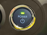 電子カードキーを携帯していれば、ボタンを押すだけでエンジンの始動がスマートに行えます