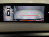 パノラミックビューモニターを装備。駐車場や交差点でクルマを真上から見るように周囲を確認できます。機能の詳細は販売店スタッフまでおたずねください。