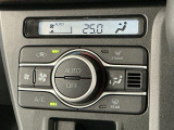 【オートエアコン】AUTOボタンを押してお好みの温度を設定!快適な室温でドライブをお楽しみいただけます♪