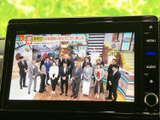 停車時にテレビ放送を視聴できます。エンターテイメント機能を活用し、休憩時間や待ち時間を有効活用できます。