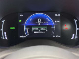 とっても見やすいメーターです。夜間時はラグジュアリーな気分にさせてくれる照明が魅力ですので、夜のドライブも楽しみになりますよ♪