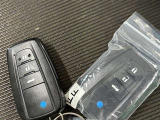キーを取り出さずにドアを施錠&解錠。クルマの始動も可能です。