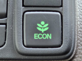 ワンタッチで省燃費走行をサポートするECONスイッチを装備。