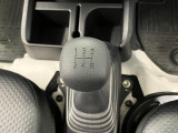 5速マニュアル車