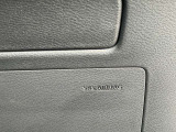 運転席には膝用のエアバックが装備されております。