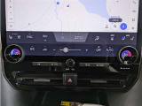 フロントオートエアコンは左右別々に温度調節ができます