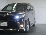 LEDヘッドライトです。デザイン性が良くとても明るいので、夜間の走行や悪天候でも安心です。しかも長寿命!