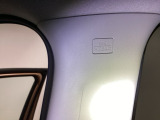 運転席・助手席エアバッグを装備しています。万が一の衝突時に乗員への衝撃を軽減し、安全性を高める基本装備です。