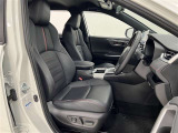 運転席はパワーシートになっていてドライバーにあわせた微調整が可能!