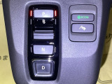 電子制御パーキングブレーキは指一本で簡単操作!!