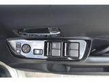 全席パワーウインドウは運転席のみオート作動可能です