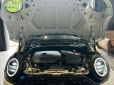 納車前点検にて360&deg;チェックを実施いたします。MINI専門メカニックが確認をして、交換基準に達している部品があれば純正部品に交換をし、メカニックによる試運転を経て、お客様のもとへお届けします。