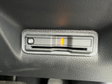 ダッシュボード下部にETC2.0車載器を装備