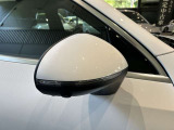 視認性が高い純正ミラーを採用しております。安全に運転が出来る様、一つ一つの部品に拘っているのがメルセデス・ベンツです。