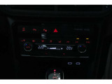 エアコンは、運転席と助手席でそれぞれお好みの温度に設定できる2ゾーンフルオートエアコンです。これからの季節はあるとうれしい機能ですね。