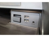 USBオーディオ用ソケットがついていますので携帯電話などを接続すれば音楽等の再生が可能です!