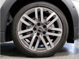 BMW純正アルミホイールです。納車時にはアルミホイールコーティングも承っております!是非ご検討下さいませ。
