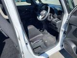 運転席は座り心地が良く快適にドライブをしていただけます。