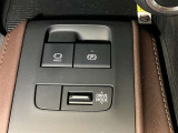 電動パーキングブレーキ&ブレーキホールド☆HOLDスイッチを押しシステムONの状態にしておくことで渋滞や信号待ちなどでブレーキを踏んで停止した時保持してくれる。