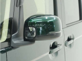 ◆ドアミラーウインカー◆ドアミラーにウインカーを装備しています。対向車に自身の進行方向を合図し安全に運転できます。