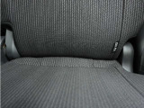 ◆ISOFIX◆シートベルトいらずでチャイルドシートと固定金具を連結するだけでガッチリ固定できます。