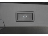 【パワーテールゲート(挟み込み防止機能、&rdquo;Easy Open Easy Close機能付)】荷物の積み下ろしに便利な機能です。