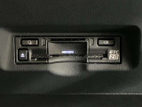 高速道路で便利な【ETC2.0】を装備しています。光ビーコン搭載で渋滞情報などナビゲーションと連動することで機能も充実いたします。他、観光施設に立ち寄るための高速料金割引サービス等もございます。