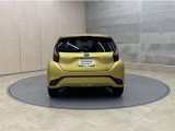 リヤ、後ろから見るとまた車の印象が変わってきますね☆☆