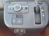 【シートヒーター】運転席、助手席にはシートヒーターが装備されております。冬場寒い時期や、夏場でも車内のエアコンが苦手な方には嬉しい装備です!