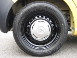 ★右後タイヤ★カジュアルに足元を彩るハーフタイプのホイールキャップです!タイヤ詳細 155/65R14インチでタイヤの溝は、3mmございます。
