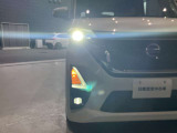 夜間走行の様々な局面に対し、LEDヘッドランプで視認性をしっかり確保。ハロゲンヘッドランプのおおよそ2倍の光量で、広範囲に明るくドライバーをサポートしてくれます。