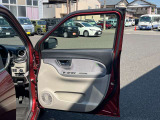 運転席のドア内部の写真です。