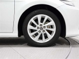 タイヤサイズは(215/55R17)で純正アルミホイールです