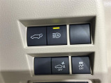 【電動リアゲート】荷物を抱えた状態でもリアゲートの開閉が可能です!お買い物時やアウトドアの際に役立ちますね。