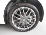 純正アルミホイールです。足元が引き立つので、車全体のイメージがアップします!
