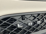 【全方位モニター用カメラ装着車】クルマの前後左右に4つのカメラを設置。対応ナビゲーション(販売会社装着アクセサリー)を装着すれば、クルマを真上から見たような映像などを映し出す全方位モニターに