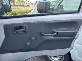 ☆お車についた傷やヘコミ、事故の修理もハヤシにお任せください。自社鈑金工場で修理ができますの安心です☆