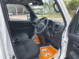 毎日過ごす運転席は要チェック。シートのへたり・擦れ、視界のイメージまで伝わる重要ポイント。