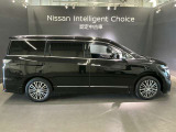 両側スライドドアで横からの荷物の出し入れも簡単。使い勝手も、乗降性もいい!後席ガラスにはプライバシーガラスを装備。