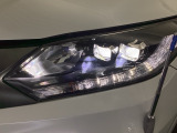 【LEDヘッドライト】点灯した瞬間のクリーンな白さが、今の車らしい清潔感を感じさせてくれます。明るさだけでなく、寿命や省エネ性能も優秀。長く乗る一台だからこそ、こだわわりたい方に最適です。